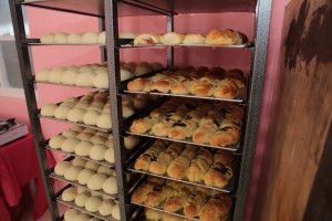 Before and After. This bakers’ rack displays newly shaped doughs just waiting to be loaded into the oven and the freshly baked bread ready to make everyone happy.